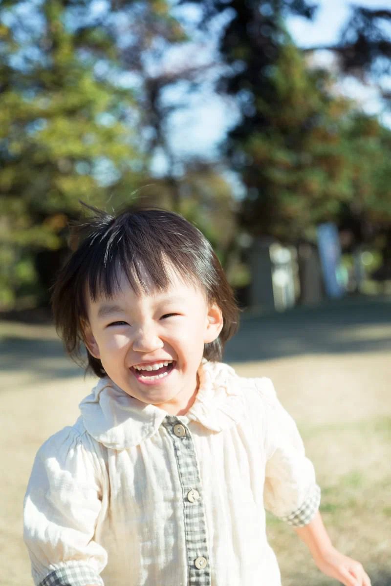 笑顔で走る子ども